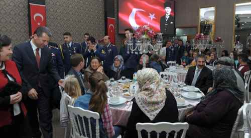 Şehit ve gazi aileleri iftarda bir araya geldi