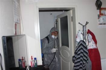 Şehit Ve Gazi Ailelerin Evlerini Virüs Salgınına Karşı Ücretsiz Dezenfekte Ediyor
