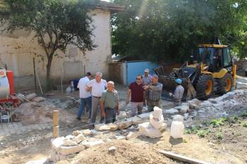 Şehitliklerin Etrafı Taş Duvar İle Çevriliyor
