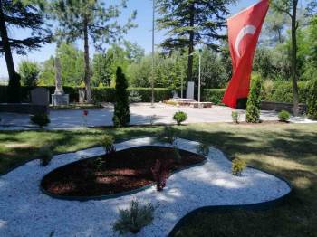 Şehitlikte Başlatılan Çevre Düzenleme Çalışmaları Sürüyor
