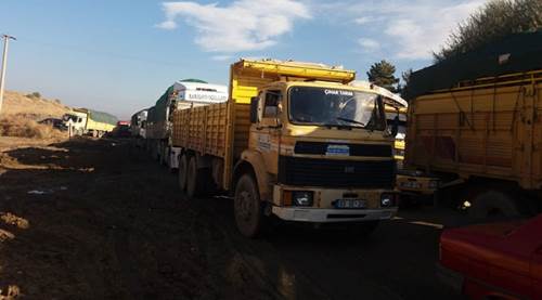 Şeker Fabrikası önünde metrelerce tır ve kamyon kuyruğu