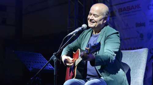 Sempozyumda Vedat Sakman konseri