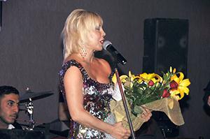 SENİNLE BİR DAKİKA