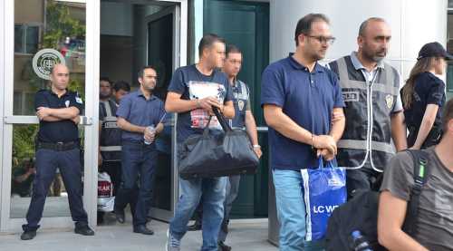 Serbest bırakılan 16 polis tutuklandı