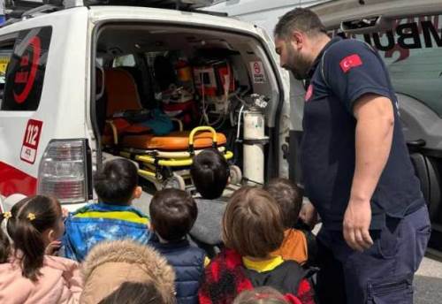 Serdivan'da Anaokulu Öğrencileri ambulansları tanıdı