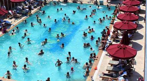 Serinlemek için girilen yüzme havuzlarındaki gizli tehlike
