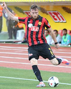 Serol formaya göz kırptı