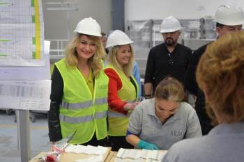 Serpil Şahin Fabrikada Çalışan Kadınları Ziyaret Etti
