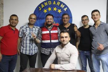 Ses Sanatçısı Hüseyin Kağıt’Tan Mehmetçiğe Moral Ziyareti
