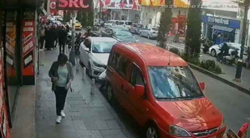 Sevgililerden kapkaç oyunu!