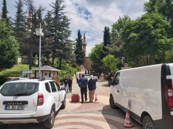 Şeyh Edebali Türbesi Bölgesinde Tam Kapanma Sonrası İlk Cuma Namazı Yoğunluğu
