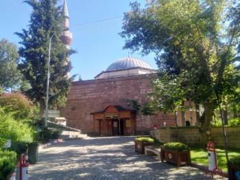 Şeyh Edebali Türbesi’Ndeki Tarihi Ve Mimari Silueti Bozan Elektrik Direği Kaldırıldı
