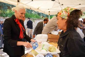 Şeyh Edebali Türbesi Yerleşkesinde 4 Bin Kişiye Pilav Dağıtıldı
