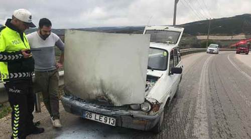 Seyir halindeki araç bir anda alev aldı