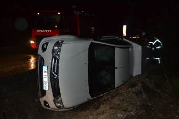 Seyir Halindeki Araç Devrildi, 3 Kişi Yaralandı
