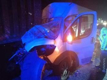 Seyir Halindeki Kamyonet Kamyona Arkadan Çarptı; 1 Kişi Yaralandı
