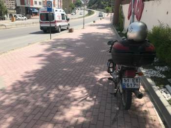 Seyir Halindeki Motosiklet Devrildi, Sürücüsü Yaralandı
