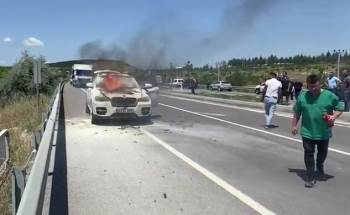 Seyir Halindeki Otomobil Alev Alev Yandı
