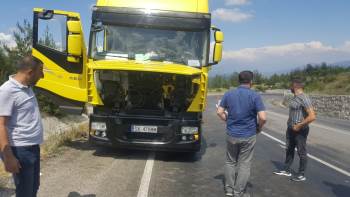 Seyir Halindeki Tır  Bir Anda Alev Aldı
