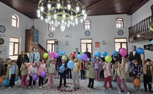 Seyitgazi'de Çarşı Camii’nde “Cami-Çocuk Buluşması” etkinliği