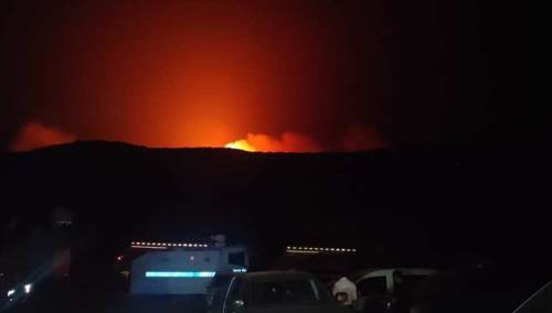 Seyitgazi’de orman yangını sürüyor: Köy tahliye edildi