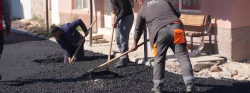 Seyitgazi’de yollar yenileniyor: Büyükşehir’den asfalt çalışması