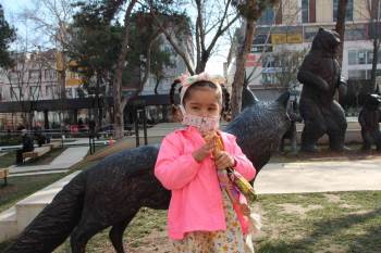 Sıcak Havayı Gören Bilecikliler Güneşin Tadını Çıkardı
