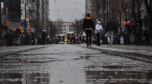 Sıcaklıklar artsa da yağış, kenti terk etmeyecek!