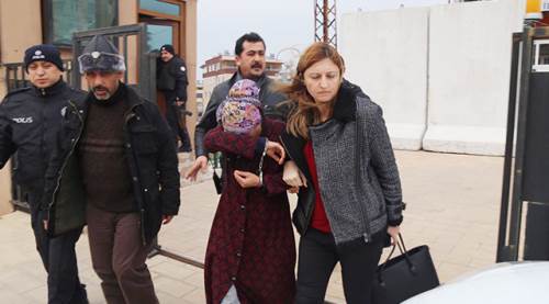 Şiddet uygulayan kocasını öldürüp parçalara ayırdı