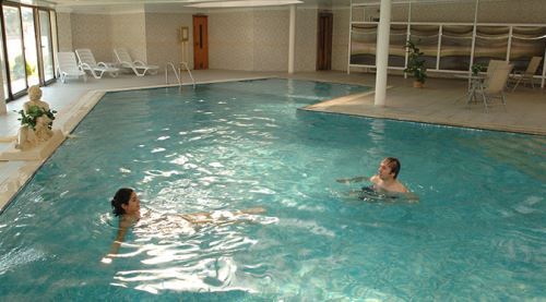 Şifayı termal havuzda arıyorlar