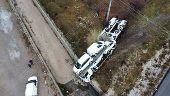 Sıfır Araçlar Oyuncak Araba Gibi Sağa Sola Savruldu
