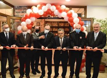 Sıfır Atık Ve Geri Dönüşüm Temasından Esinlenerek Oluşturulan ‘Kitap Kafe’ Hizmete Açıldı
