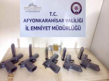Silah Kaçakçıları Yakalandı
