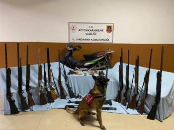 Silah Ve Uyuşturucu Ticareti Yaptığı Öne Sürülen 2 Kişi Tutuklandı
