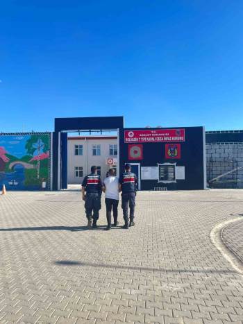 Silahla Tehdit Suçundan Aranan Şahsı Jandarma Yakaladı
