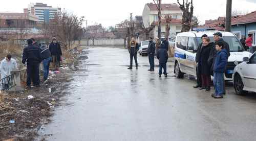 Silahlı kavgada 1'i ağır 2 kişi yaralandı