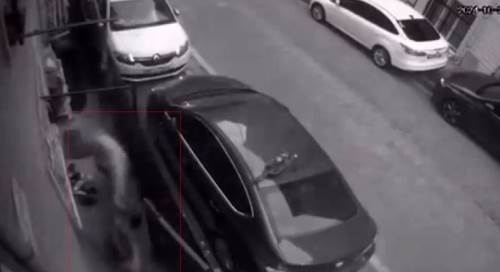 Silahlı saldırıya anahtarıyla direndi!