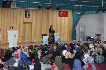 Simav’Da ‘Bağırmayan Anneler’ Konferansı
