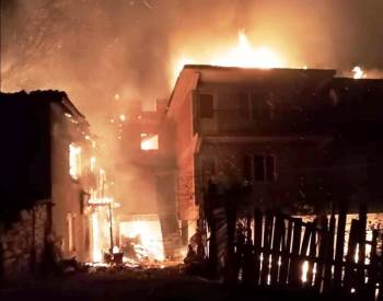 Simav’Da 2 Ev, 1 Ahır Ve 1 Çatı Küle Döndü
