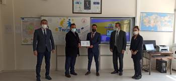 Simav’Da 2 Okula ‘E Twinning Scholl’ Etiketi
