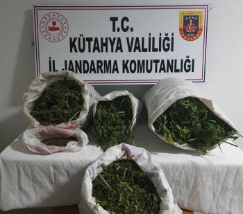 Simav’Da 27 Kilo Kubar Esrar İle Yakalanan 2 Zanlıdan 1’İ Tutuklandı
