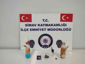 Simav’Da Araçta Uyuşturucu Madde Kullanan 2 Kişi Gözaltına Alındı
