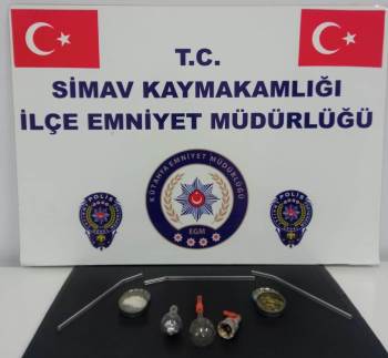 Simav’Da Bir Araçta Yapılan Aramada Uyuşturucu Ele Geçirildi
