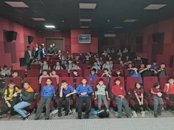 Simav’Da Öğrencilerin Sinema Keyfi
