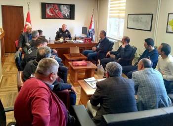Simav İlçe Emniyet Müdürü Secaattin Aktay, Muhtarlarla Bir Araya Geldi
