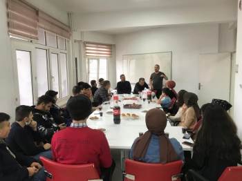 Simav İlçe Müftülüğü’Nden, “İslam’In Aileye Verdiği Önem” Konulu Sohbet
