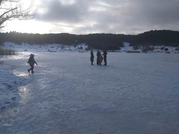 Simav’In Gölcük Yaylası’Ndaki Krater Gölü Buz Tuttu
