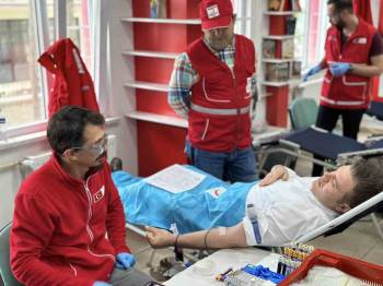 Simav Kaymakamı Karaloğlu, Kan Bağışında Bulundu
