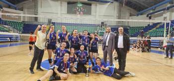 Simav Nurullah Koyuncuoğlu Anadolu Lisesi Genç Kızlar Voleybol Takımı İl Şampiyonu
