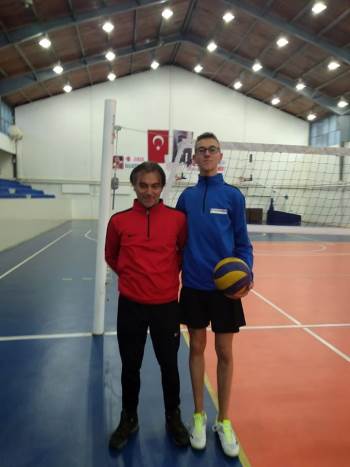 Simavlı Genç Voleybolcu Kampa Çağrıldı
